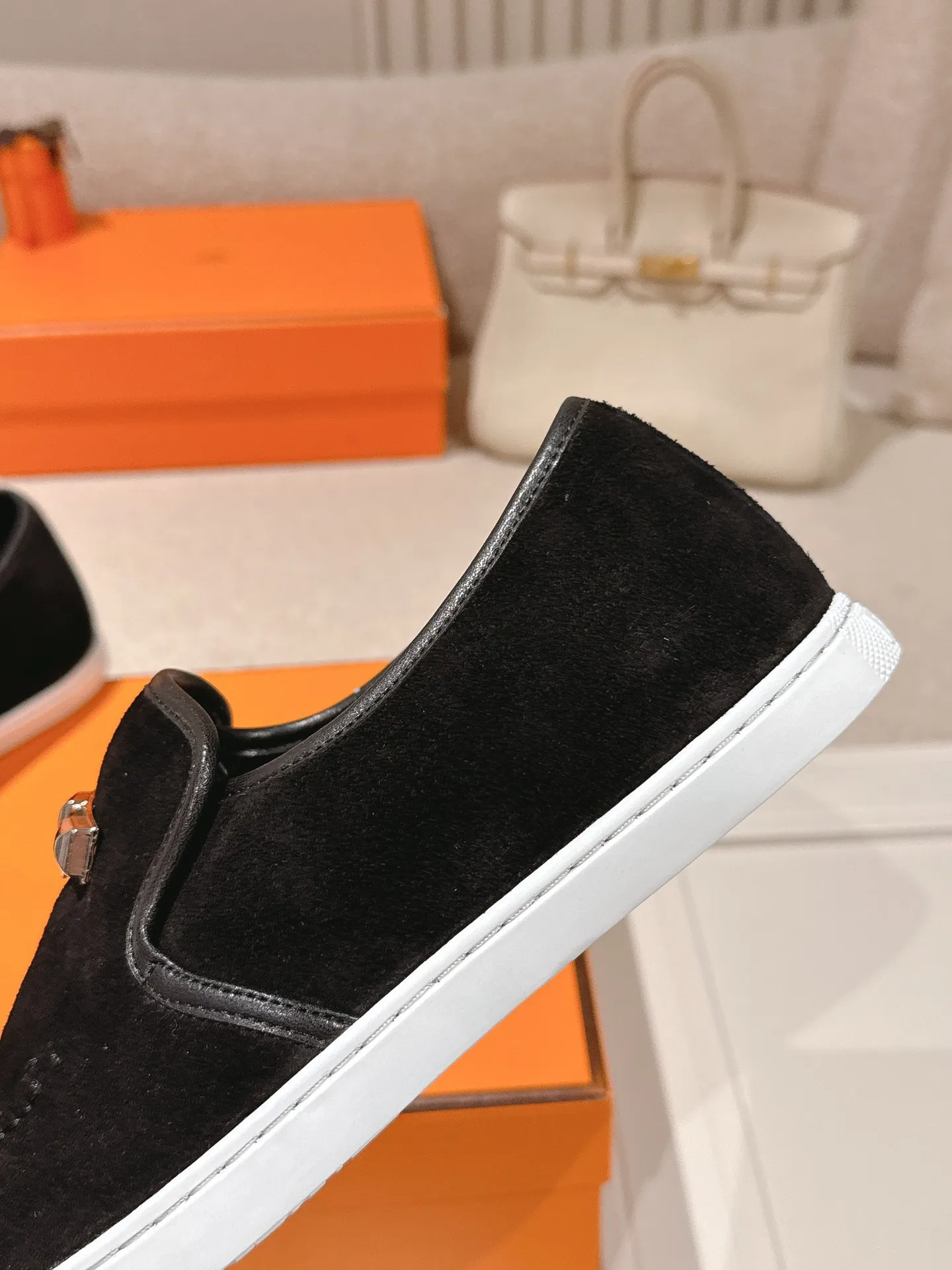 Men's Men's Shoes 600💰 Hermes# Couple Studded Loafers Calfskin and suede goatskin lace-up free sneakers with signature "H" detail. The design is simple and smooth, creating a fashionable urban look. It is comfortable and versatile. H family classics are not outdated, and the delivery counter is exquisitely packaged🛍📦 Fabric: Original customized imported first-layer cowhide/cow down Lining: Imported soft sheepskin Sole: Original open-molded anti-slip TPU material Size: 35-45